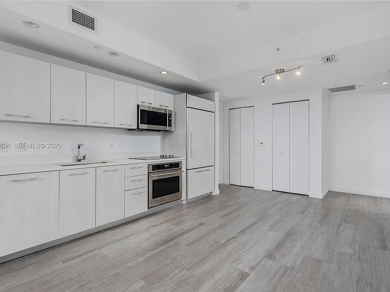 49 SW 9th St #9 — Photo 7