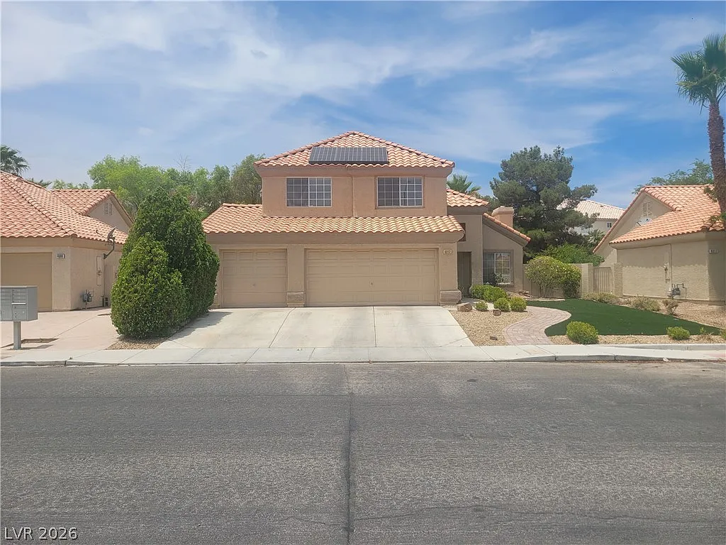 4 bed, 2.5 bath, 2201 sqft, $2,500 — Photo 1