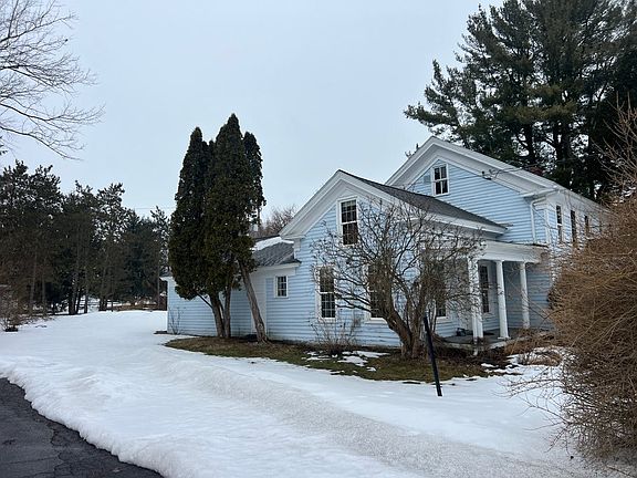 3rd image of 3121 Lake Moraine Rd