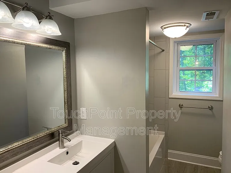1114 Glenshannon Rd — Photo 21