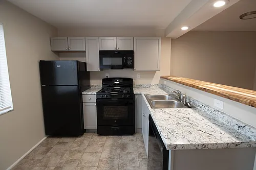 1718 E Broadway Photo 1