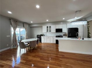 301 Hunting Hill Dr, Cumberland, RI 02864