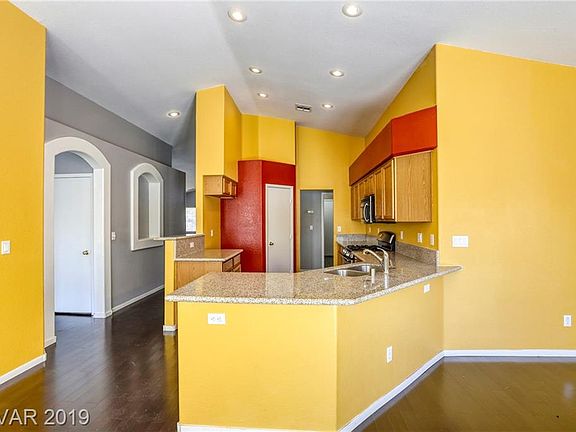 5th image of 4913 W El Campo Grande Ave