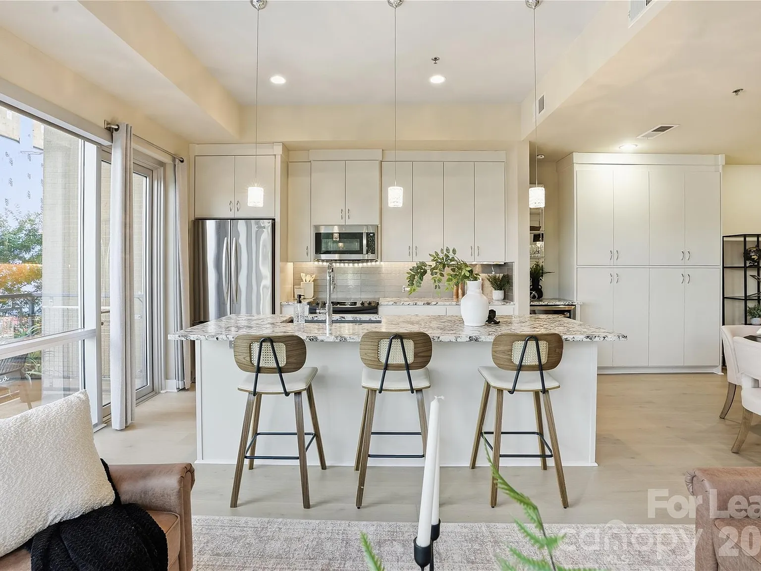 1 bed, 1.0 bath, 1106 sqft, $2,600 — Photo 3