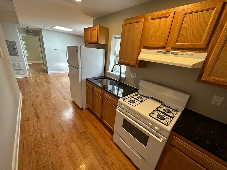 1609 Bainbridge St #3 — Photo 3