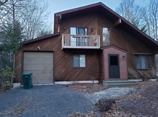 6024 Boardwalk Dr, Tobyhanna, PA 18466