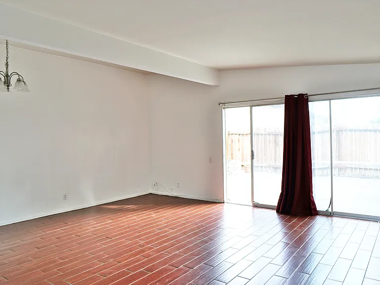 27400 Hombria Dr #B — Photo 5