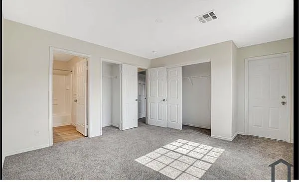 4730 E Craig Rd — Photo 9