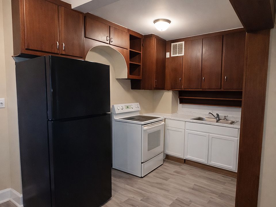 1st image of 270 Livingston Ave #1