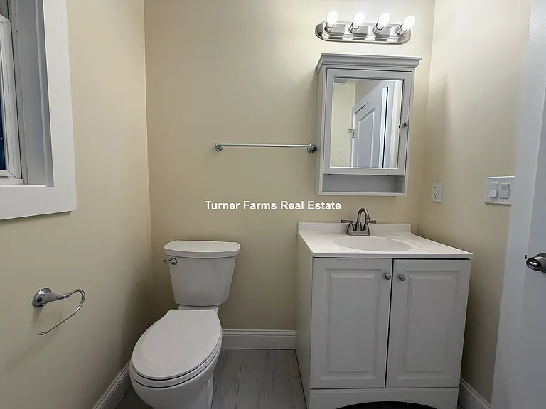 7 Lowell Cir #1R — Photo 5