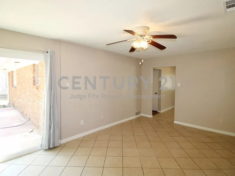 821 Rea Ave — Photo 9