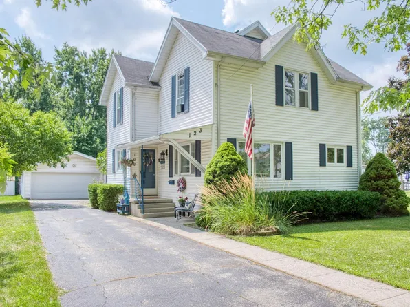 123 Floral Ave, Saint Johns, MI 48879