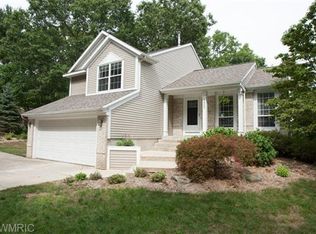 4425 Knapp Ct NE, Grand Rapids, MI 49525