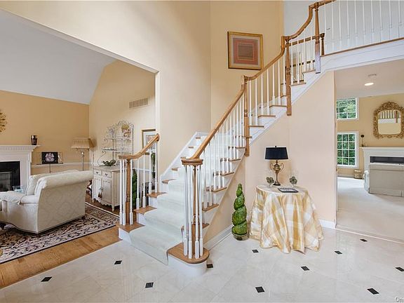 2nd image of 21 Carlton Dr