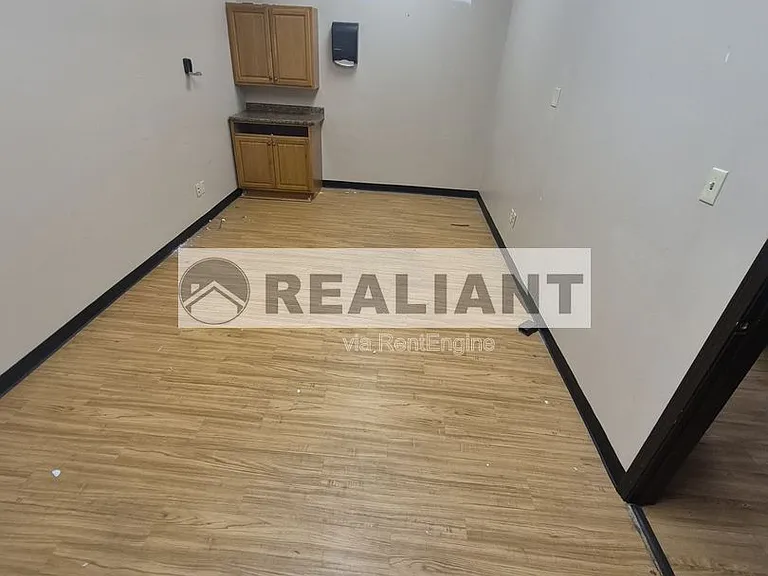 1701 Madison Ave #B — Photo 10