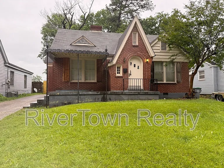 1026 Stonewall St — Photo 1