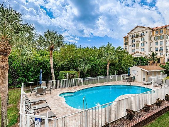 3rd image of 19651 Gulf Blvd APT A6