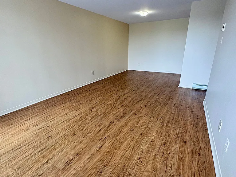 645 Glengarry Blvd — Photo 4