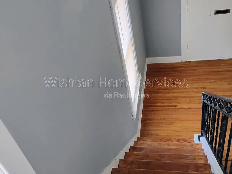 159 W Locust St — Photo 8