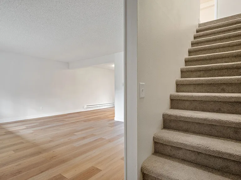 Kingswood Townhome Apartments — Photo 7
