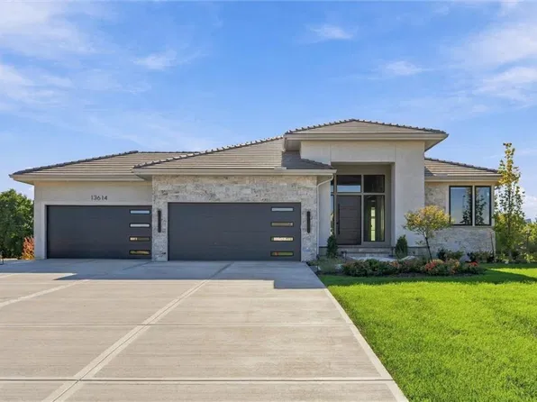 13614 Granada Dr, Leawood, KS 66224