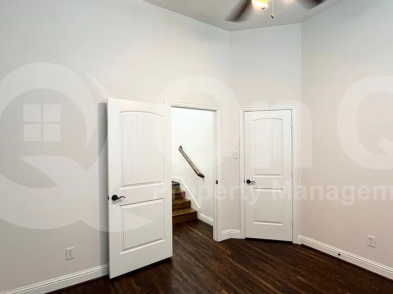2209 Kirby St — Photo 13