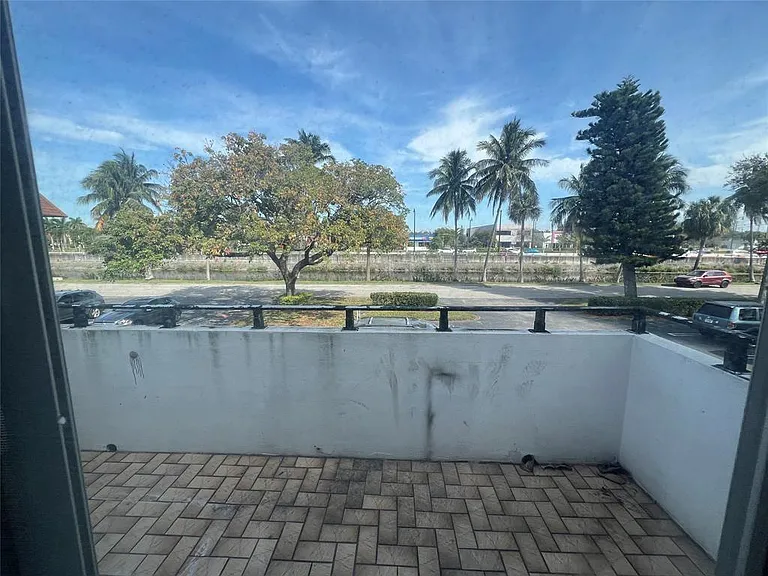 230 SW 1st St #G-8 — Photo 15