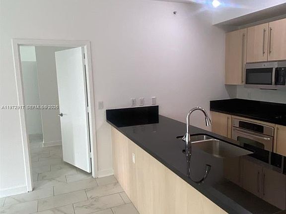 5th image of 1111 SW 1st Ave #2016