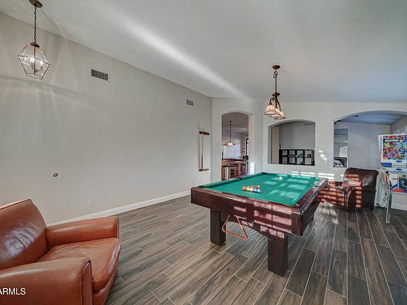 5th image of 304 W Thompson Pl