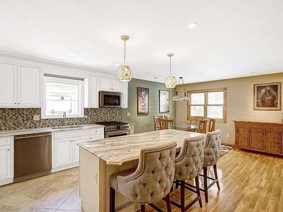 3rd image of 283 Tanglewood Dr