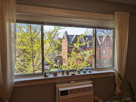 4th image of 900 W Fullerton Ave APT 4G