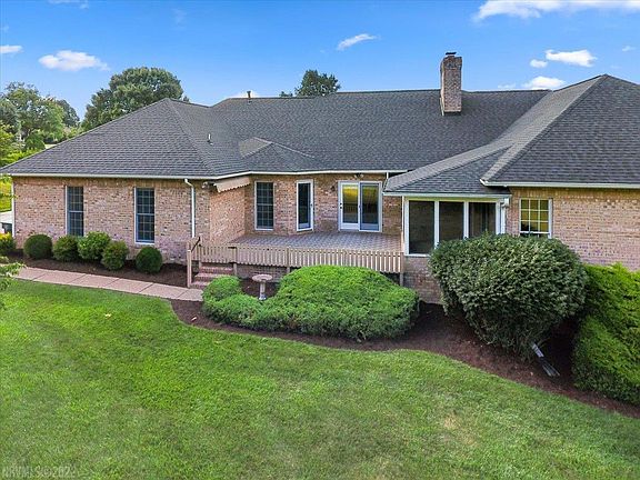 3rd image of 452 Winterham Dr