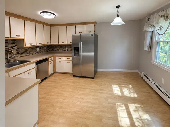 454 Mammoth Rd APT 22, Dracut, MA 01826