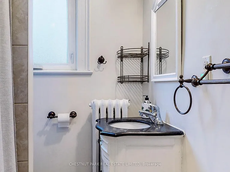 114 Colin Ave — Photo 35
