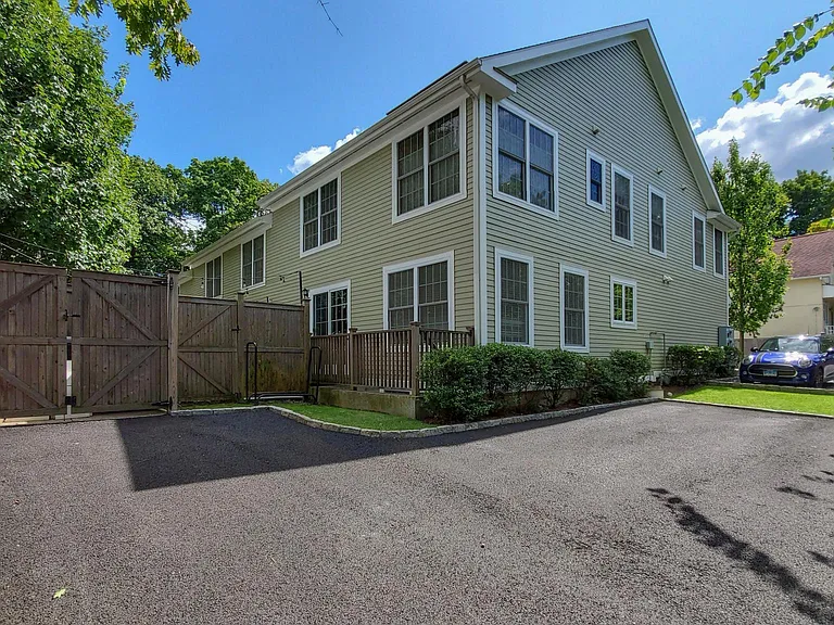 32 Cliff Ave #1 — Photo 3