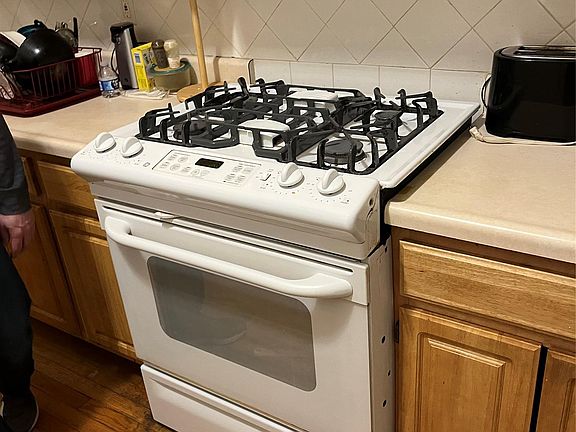 3rd image of 103 E East 97th Street #1B
