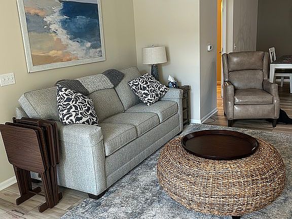 3rd image of 2750D Canterbury Cir
