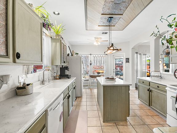 4th image of 1515 Crescent Woods
