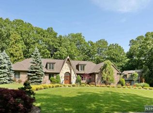 4 Smoke Rise Ct, Montvale, NJ 07645