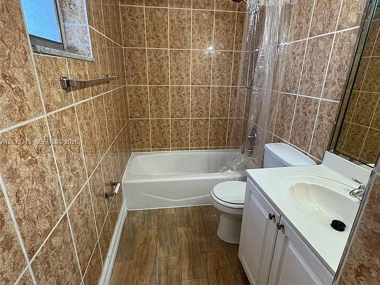 444 SW 4th St #402 — Photo 15