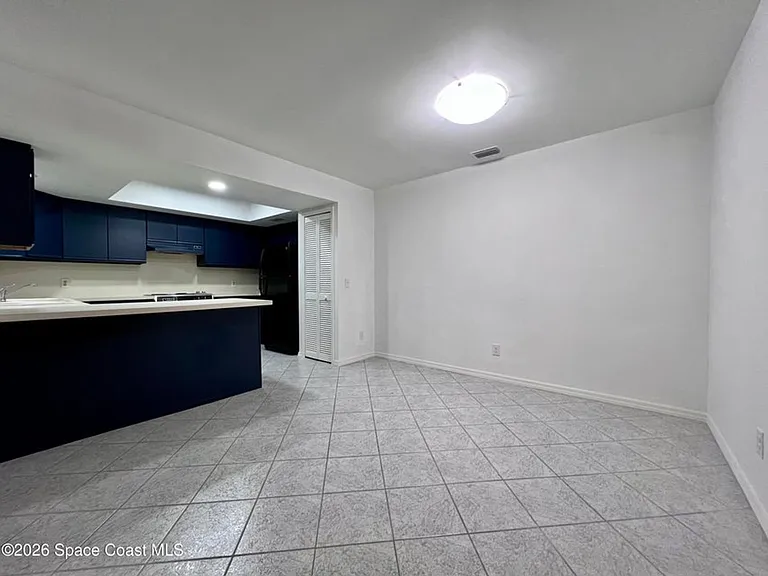1914 Dipol Courtway — Photo 6