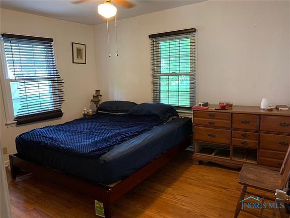 3rd image of 1001 Woodside Dr