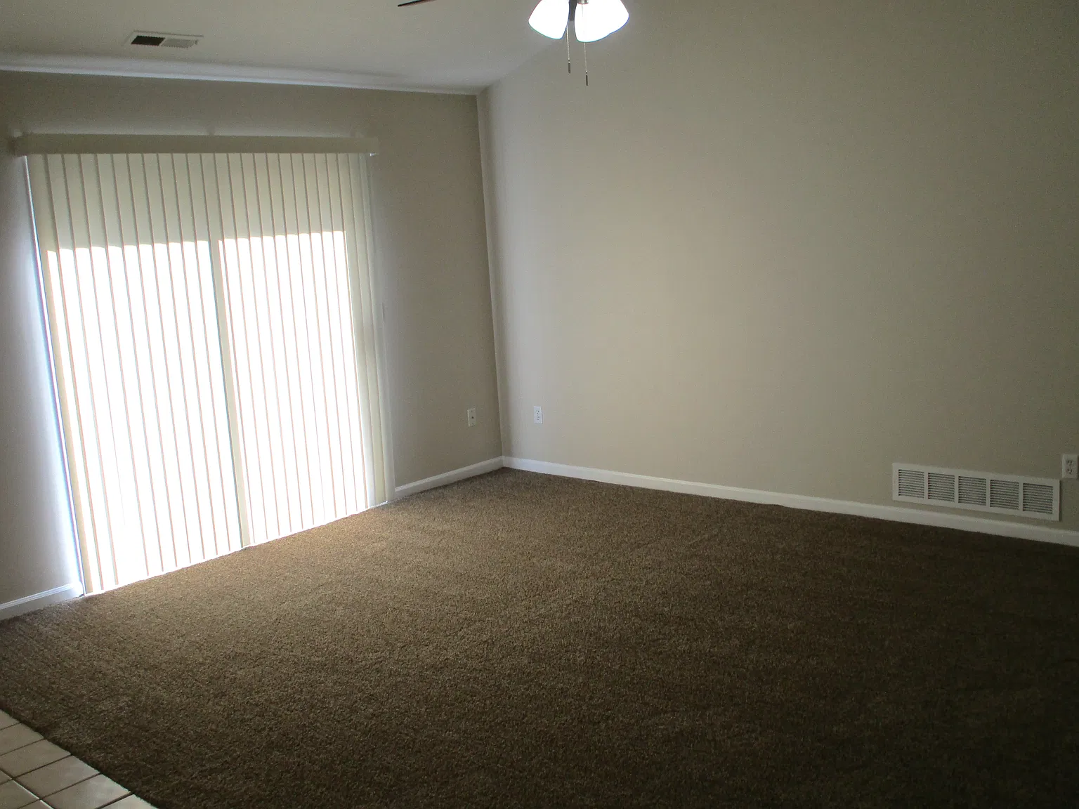 2 bed, 1.5 bath, 1020 sqft, $1,150 — Photo 3