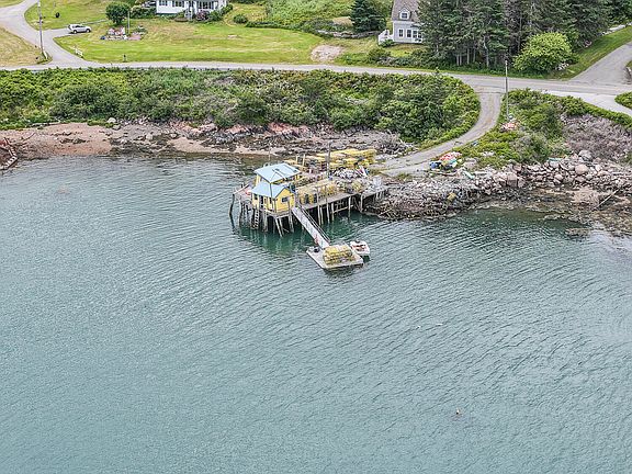 5th image of 362 Harbor Road