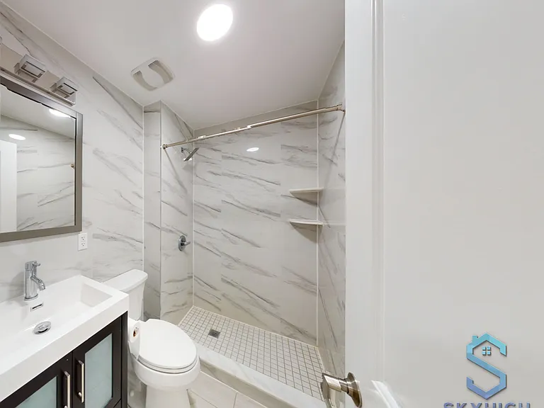 1079 Lafayette Ave #201B — Photo 9
