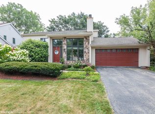 1216 Yorkshire Dr, Naperville, IL 60563