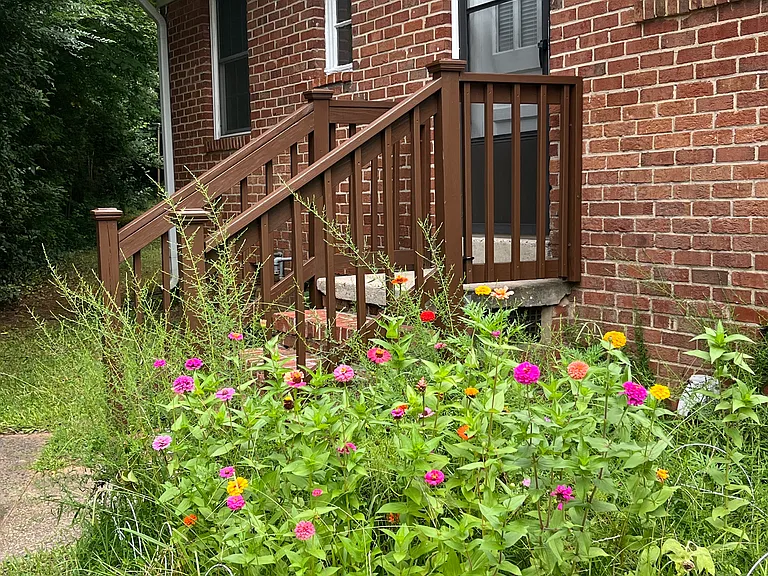 5125 Valley Stream Rd — Photo 2