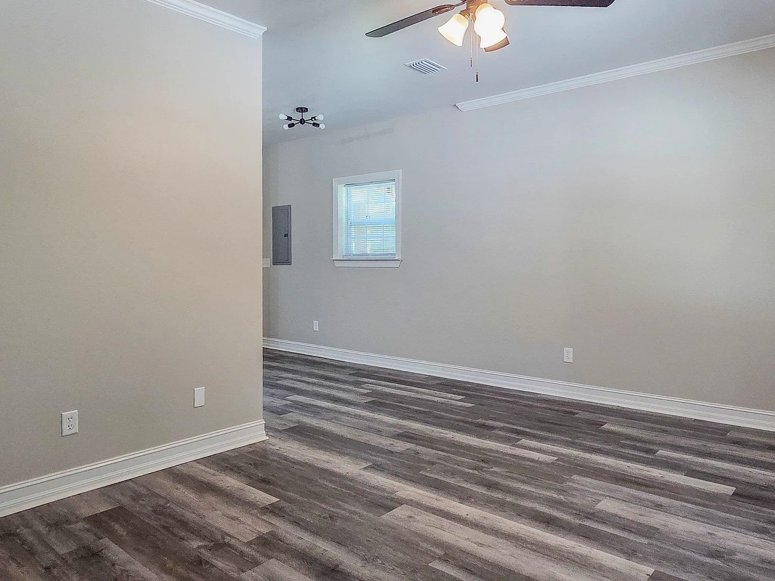 3 bed, 1280 sqft, $2,000 — Photo 4