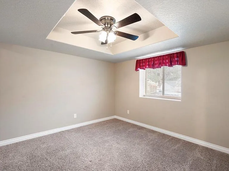 4819 N Emerald Ln — Photo 32