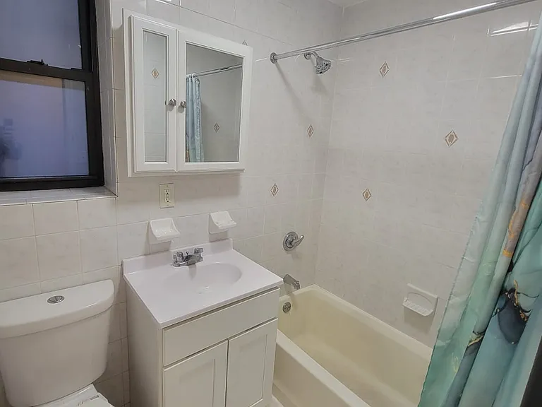 284 14th St #1R — Photo 10
